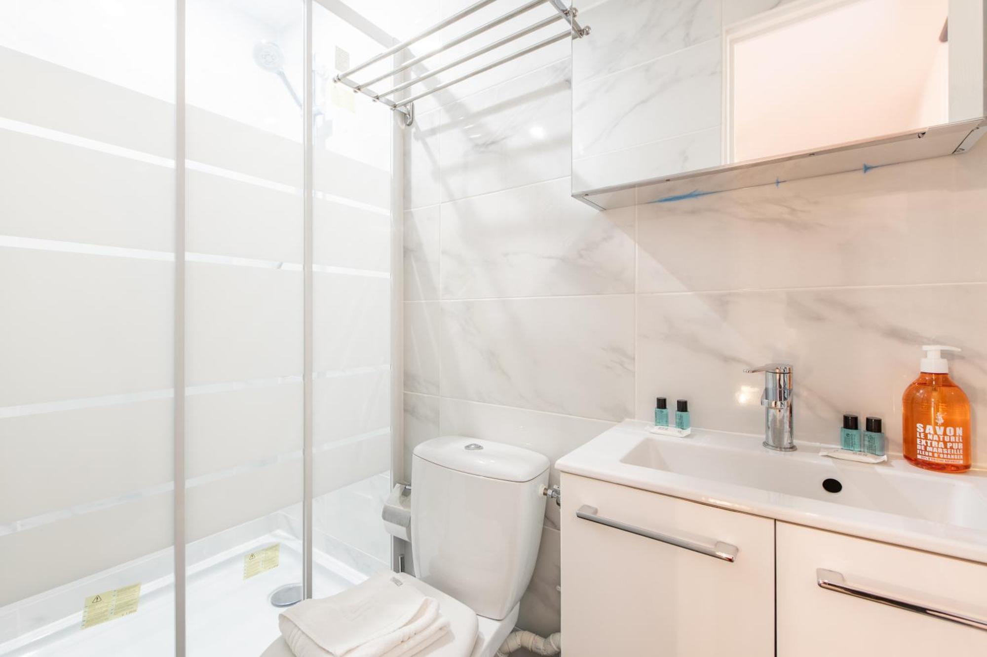 Spacious And Bright 2-Bedroom Large Apartment Very Close To Paris - Near Metro Boulogne-Billancourt Buitenkant foto
